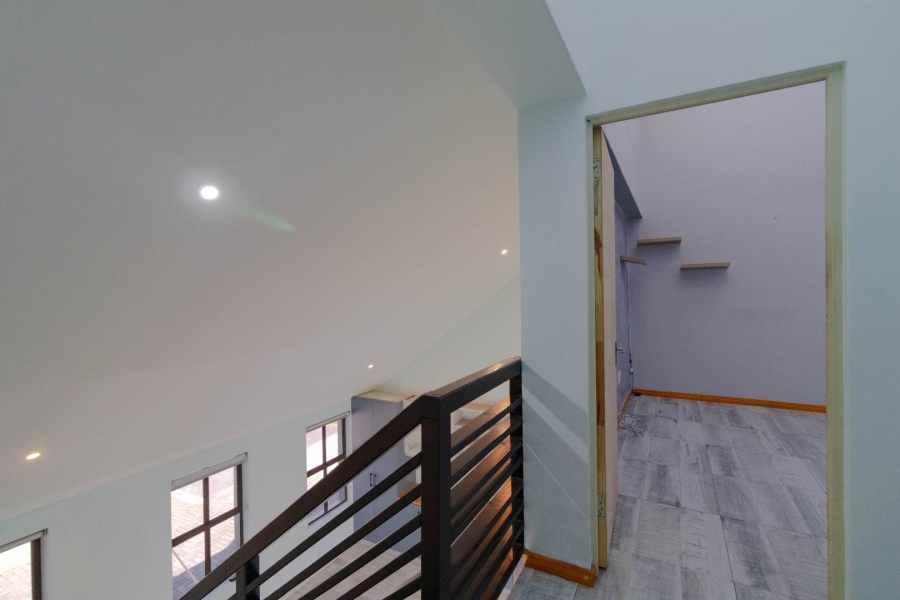 4 Bedroom Property for Sale in Sandbaai Western Cape